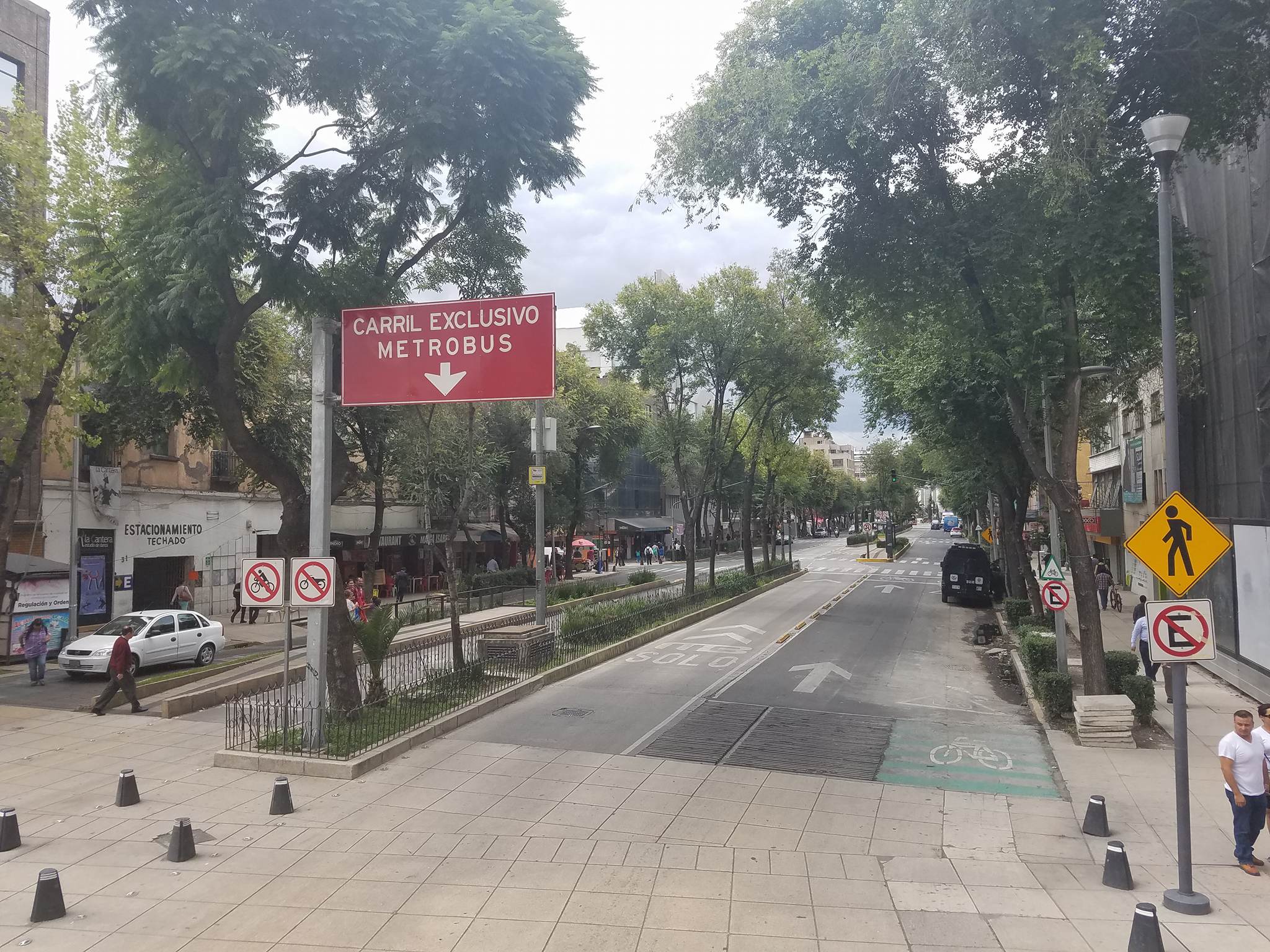 Complete street in Mexico City.